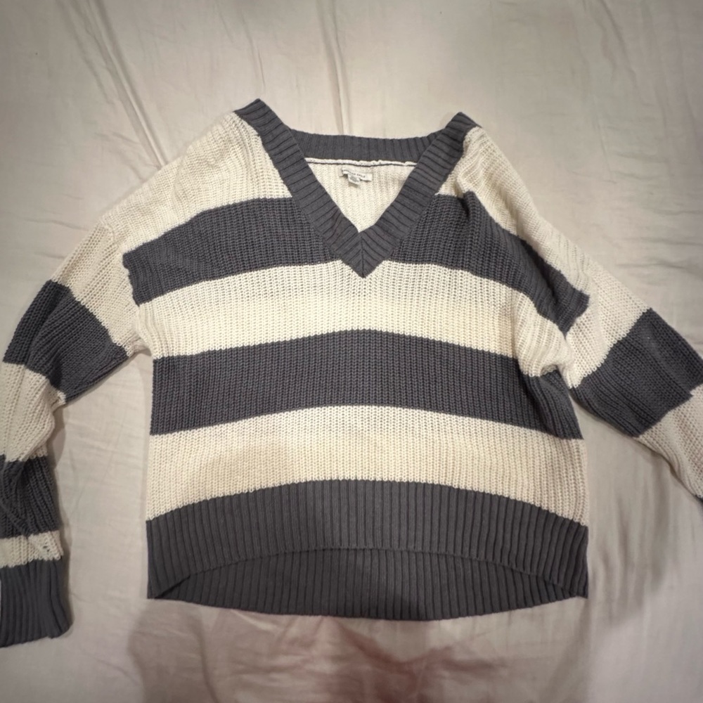 American Eagle Striped sweater
